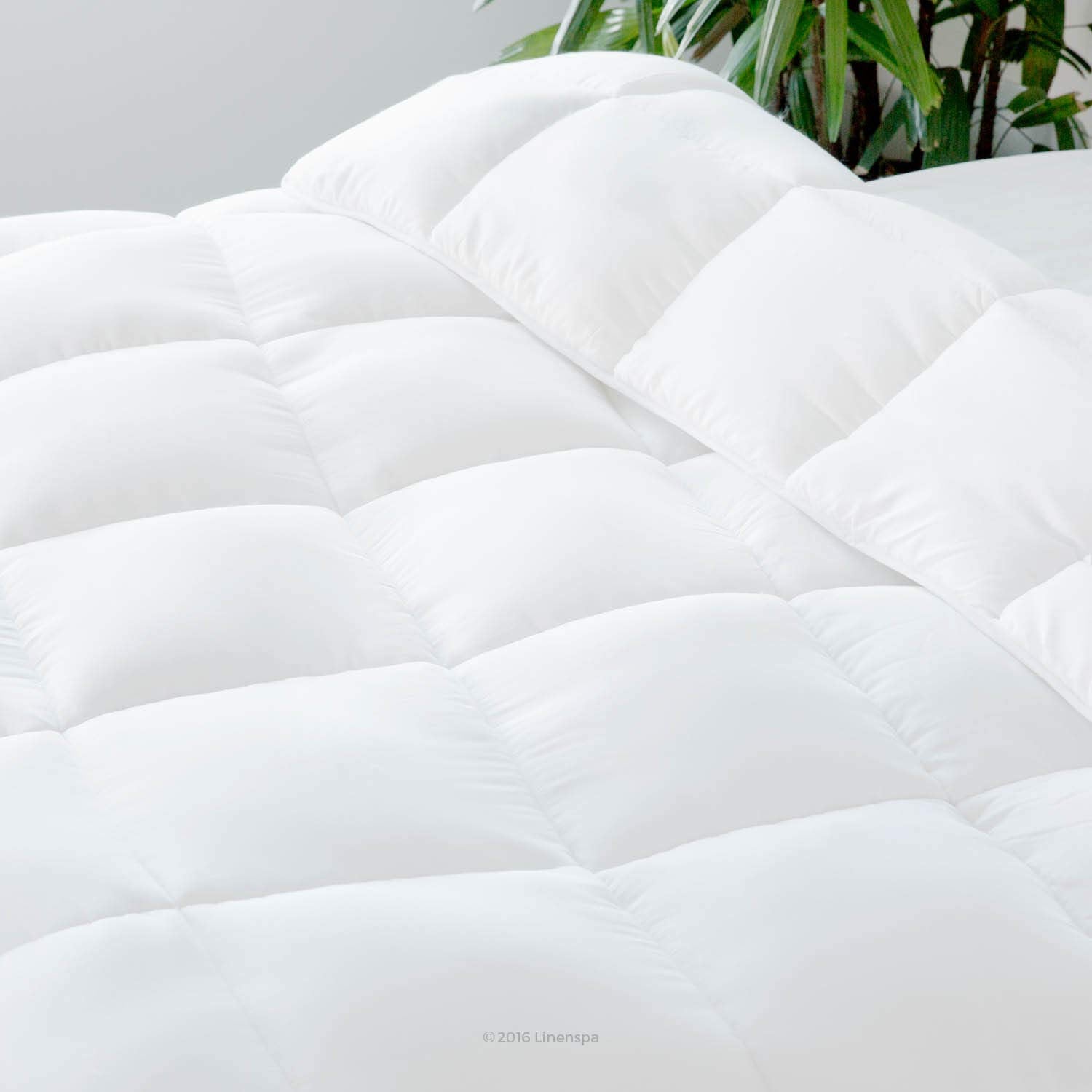 Cymak All Season Hypoallergenic Down Alternative Microfiber Comforter